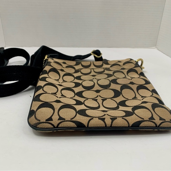 Coach Signature Black and Tan Striped Swingpack/Crossbody Bag - Picture 3 of 8